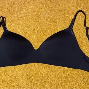 Victoria’s Secret | Black T-Shirt Wireless Bra | 32DD